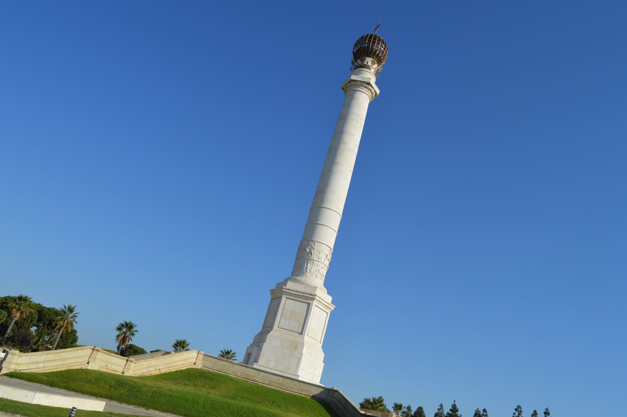 Restauración del Monumento a los Descubridores Monumento restaurado a los Descubridores en La Rábida