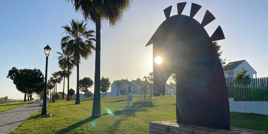 Escultura de cebra a tamaño real en el Parque de los Animales de Palos de la Frontera