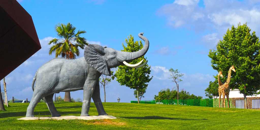 Esculturas de animales a tamaño real en el Parque de los Animales de Palos de la Frontera