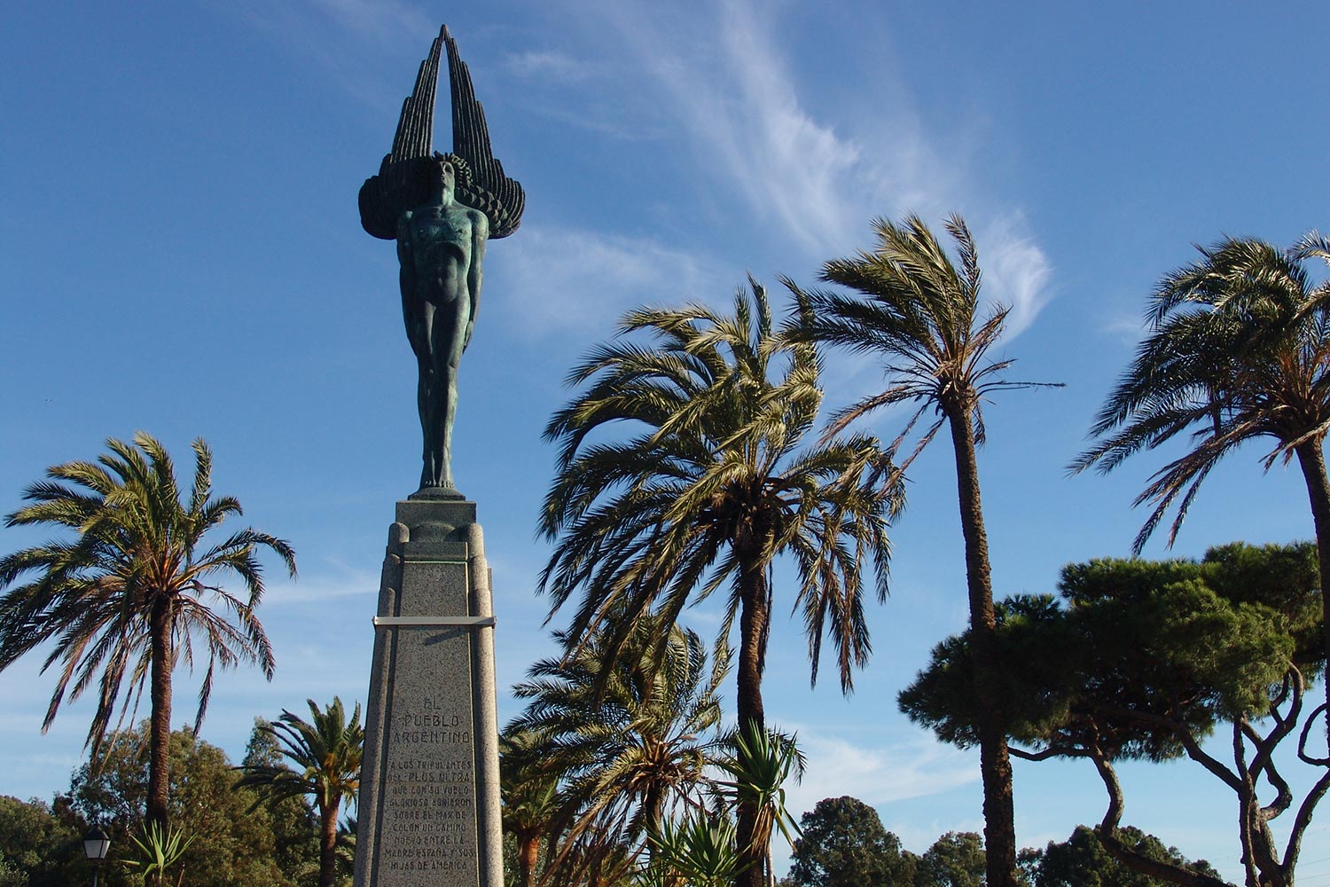 Escultura Ícaro – Plus Ultra Escultura del Monumento al Plus Ultra en La Rábida homenaje al vuelo transatlántico 1926